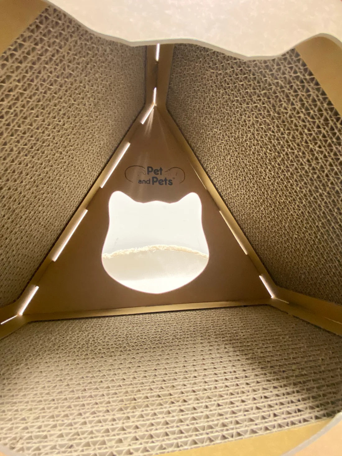 ティッピーピーク キャットハウス ペットハウス 爪とぎハウス ベッドハウス 段ボールハウス キャットタワー つめとぎ 猫の爪とぎ ダンボール 高圧縮紙 おもちゃ ストレス解消 ベッド ねこ ネコ 猫 小動物 Tippy Peak