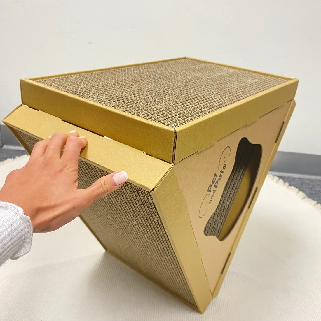 ティッピーピーク キャットハウス ペットハウス 爪とぎハウス ベッドハウス 段ボールハウス キャットタワー つめとぎ 猫の爪とぎ ダンボール 高圧縮紙 おもちゃ ストレス解消 ベッド ねこ ネコ 猫 小動物 Tippy Peak