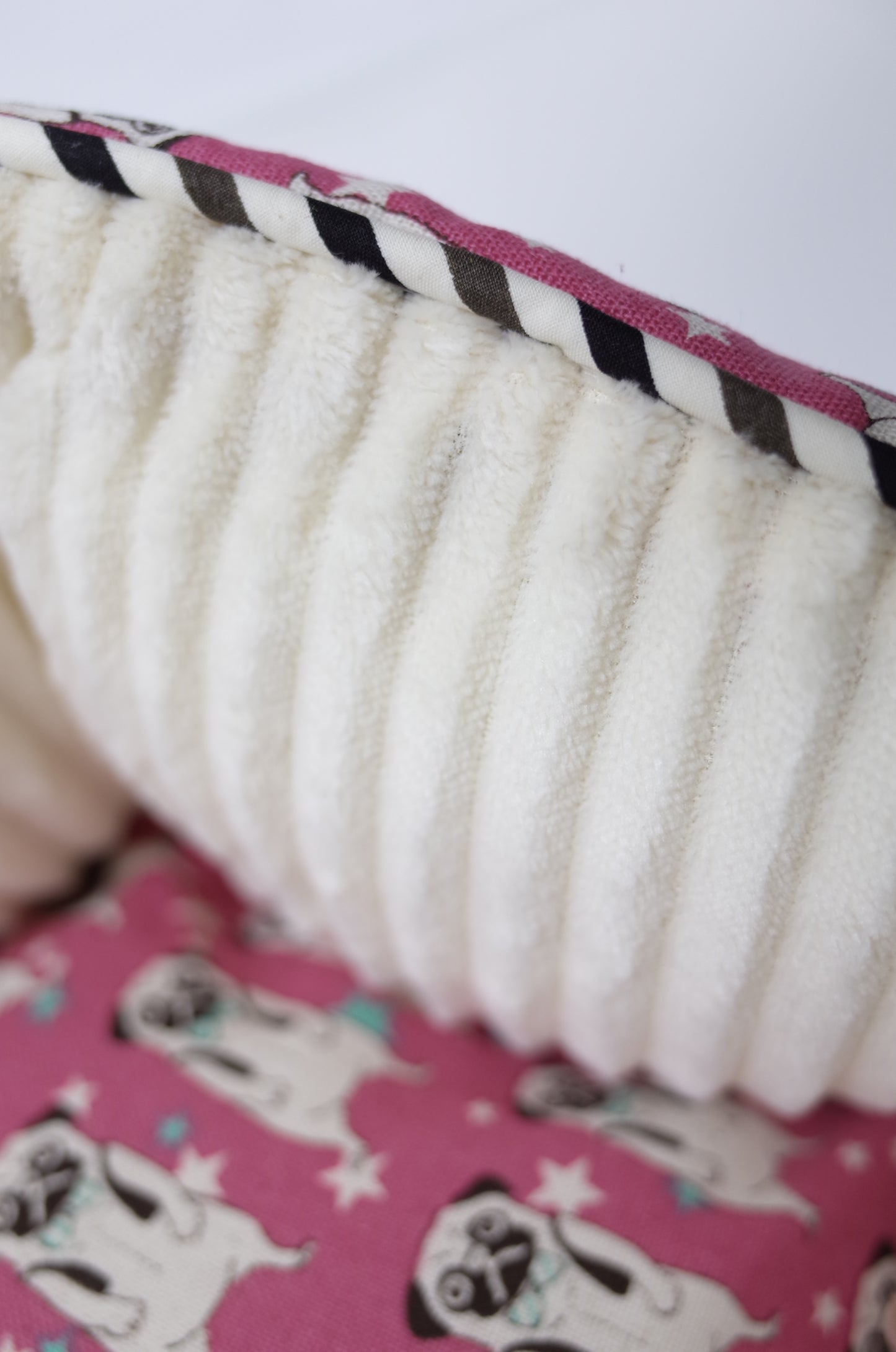 Petique ペティーク リバーシブルラウンドペットベッド 猫 小型犬 ふかふか ふわふわ あたたかい ペット用 ベッド リバーシブル ふわふわ Reversible Round Pet Bed